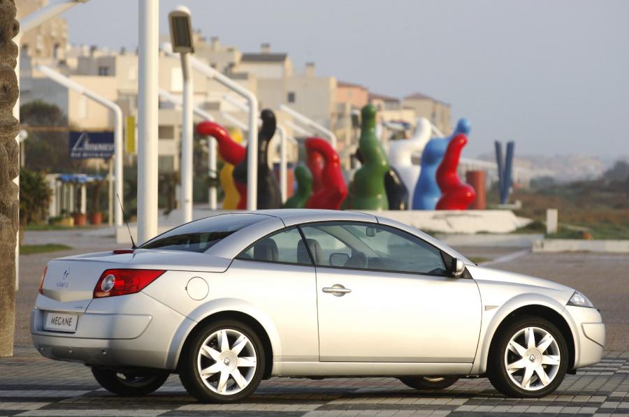  Renault Megane Coupe Cabriolet 2006 года  (фото 11 из 15)